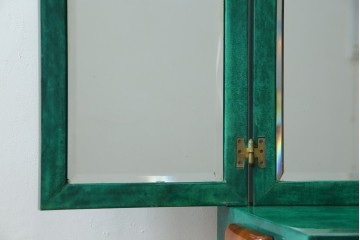 イタリアヴィンテージ　激レア!!　イタリア高級家具　アルド・トゥーラ(ALDO TURA)　仔山羊革張り　シャープで美しい脚の造形美と個性が光る鮮烈なグリーンに目を奪われる三面鏡ドレッサー　(R-084592)