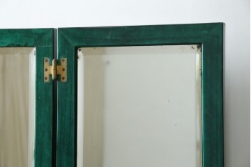 イタリアヴィンテージ　激レア!!　イタリア高級家具　アルド・トゥーラ(ALDO TURA)　仔山羊革張り　シャープで美しい脚の造形美と個性が光る鮮烈なグリーンに目を奪われる三面鏡ドレッサー　(R-084592)