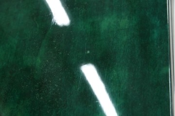 イタリアヴィンテージ　激レア!!　イタリア高級家具　アルド・トゥーラ(ALDO TURA)　仔山羊革張り　シャープで美しい脚の造形美と個性が光る鮮烈なグリーンに目を奪われる三面鏡ドレッサー　(R-084592)