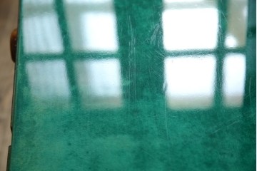 イタリアヴィンテージ　激レア!!　イタリア高級家具　アルド・トゥーラ(ALDO TURA)　仔山羊革張り　シャープで美しい脚の造形美と個性が光る鮮烈なグリーンに目を奪われる三面鏡ドレッサー　(R-084592)