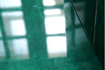 イタリアヴィンテージ　激レア!!　イタリア高級家具　アルド・トゥーラ(ALDO TURA)　仔山羊革張り　シャープで美しい脚の造形美と個性が光る鮮烈なグリーンに目を奪われる三面鏡ドレッサー　(R-084592)