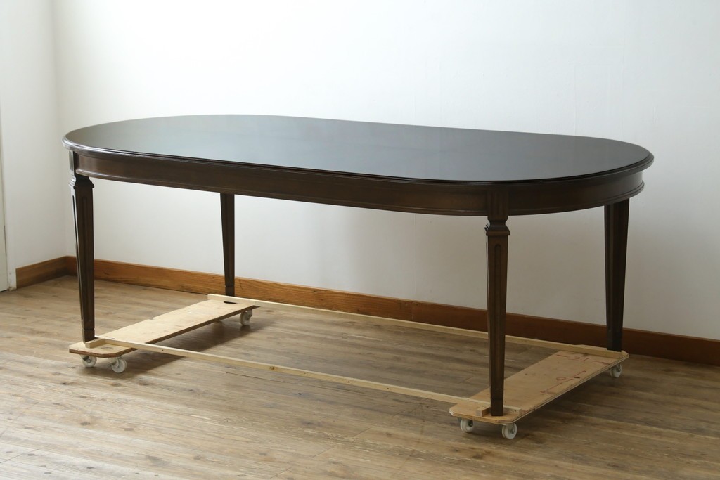 中古　美品　カリモク家具(karimoku)　ドマーニ(domani)　クイーンズライフ(QUEENS LIFE)　クラシカルな佇まいの6人掛けダイニングテーブル　定価約65万6千円　(R-084594)