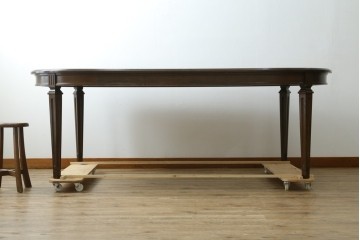 中古　美品　カリモク家具(karimoku)　ドマーニ(domani)　クイーンズライフ(QUEENS LIFE)　クラシカルな佇まいの6人掛けダイニングテーブル　定価約65万6千円　(R-084594)