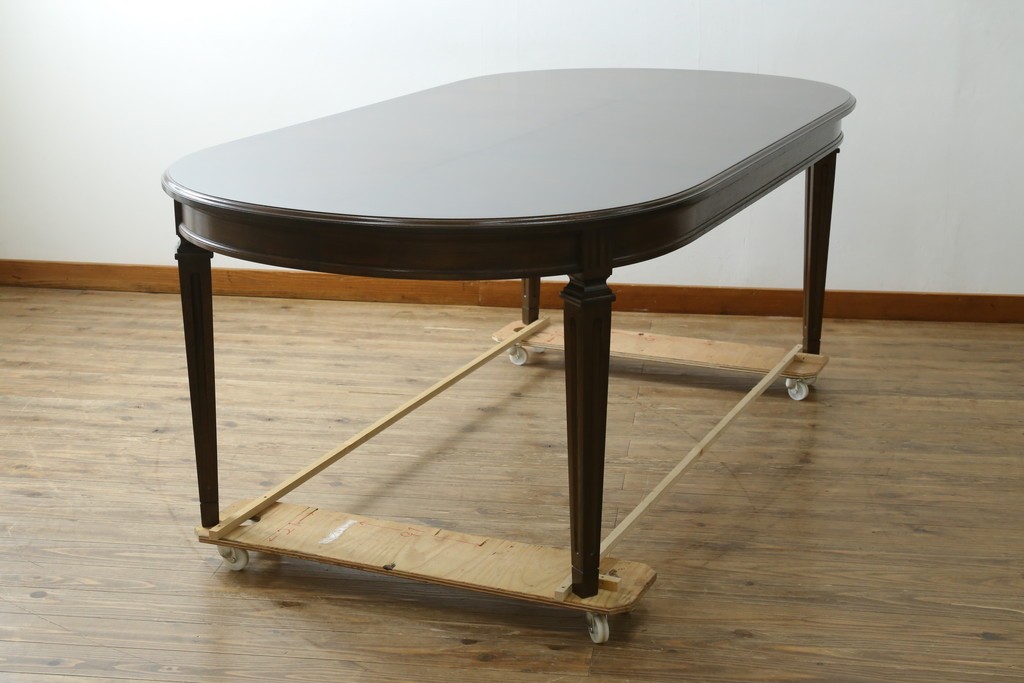 中古　美品　カリモク家具(karimoku)　ドマーニ(domani)　クイーンズライフ(QUEENS LIFE)　クラシカルな佇まいの6人掛けダイニングテーブル　定価約65万6千円　(R-084594)