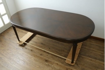 中古　美品　カリモク家具(karimoku)　ドマーニ(domani)　クイーンズライフ(QUEENS LIFE)　クラシカルな佇まいの6人掛けダイニングテーブル　定価約65万6千円　(R-084594)