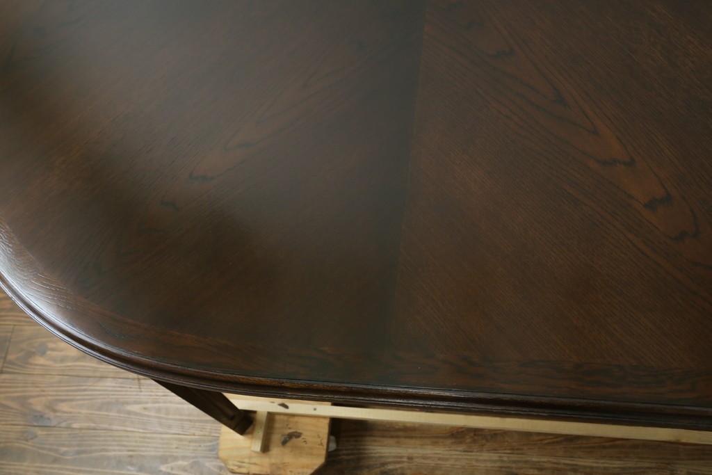 中古　美品　カリモク家具(karimoku)　ドマーニ(domani)　クイーンズライフ(QUEENS LIFE)　クラシカルな佇まいの6人掛けダイニングテーブル　定価約65万6千円　(R-084594)