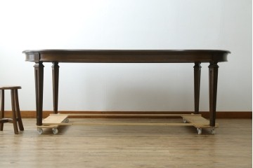 中古　美品　カリモク家具(karimoku)　ドマーニ(domani)　クイーンズライフ(QUEENS LIFE)　クラシカルな佇まいの6人掛けダイニングテーブル　定価約65万6千円　(R-084594)