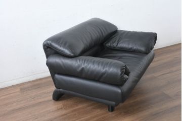 中古　Poltromec(ポルトロメック)社　ジェミニシリーズ　レザー(本革)　モダンな佇まいの1人掛けソファ(一人掛け、1Pソファ)(定価約30万円)(R-084596)