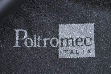 中古　Poltromec(ポルトロメック)社　ジェミニシリーズ　レザー(本革)　モダンな佇まいの1人掛けソファ(一人掛け、1Pソファ)(定価約30万円)(R-084596)