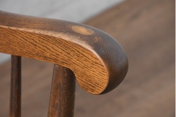 和製ビンテージ　キツツキ　ナラ材　カントリーやナチュラルスタイルに相性抜群なロッキングチェア　(R-084597)