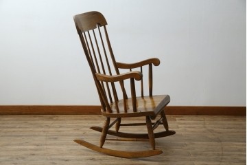 和製ヴィンテージ　キツツキ　ナラ材　カントリーやナチュラルスタイルに相性抜群なロッキングチェア　(R-084597)