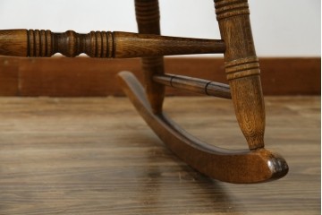 和製ヴィンテージ　キツツキ　ナラ材　カントリーやナチュラルスタイルに相性抜群なロッキングチェア　(R-084597)