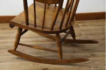 和製ヴィンテージ　キツツキ　ナラ材　カントリーやナチュラルスタイルに相性抜群なロッキングチェア　(R-084597)