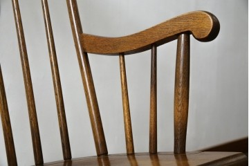 和製ヴィンテージ　キツツキ　ナラ材　カントリーやナチュラルスタイルに相性抜群なロッキングチェア　(R-084597)