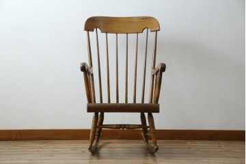 和製ヴィンテージ　キツツキ　ナラ材　カントリーやナチュラルスタイルに相性抜群なロッキングチェア　(R-084597)