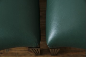 中古　美品　カリモク家具　domani(ドマーニ)　QUEENS LIFE(クイーンズライフ)　本革　優美なフォルムで格調高い雰囲気漂うダイニングチェア3脚　セット現行価格約66万円相当　(R-084600)