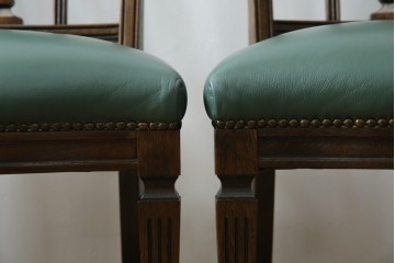 中古　美品　カリモク家具　domani(ドマーニ)　QUEENS LIFE(クイーンズライフ)　本革　優美なフォルムで格調高い雰囲気漂うダイニングチェア3脚　セット現行価格約66万円相当　(R-084600)