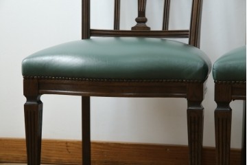 中古　美品　カリモク家具　domani(ドマーニ)　QUEENS LIFE(クイーンズライフ)　本革　優美なフォルムで格調高い雰囲気漂うダイニングチェア3脚　セット現行価格約66万円相当　(R-084600)