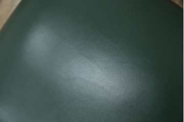 中古　美品　カリモク家具　domani(ドマーニ)　QUEENS LIFE(クイーンズライフ)　本革　優美なフォルムで格調高い雰囲気漂うダイニングチェア3脚　セット現行価格約66万円相当　(R-084600)