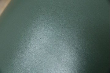 中古　美品　カリモク家具　domani(ドマーニ)　QUEENS LIFE(クイーンズライフ)　本革　優美なフォルムで格調高い雰囲気漂うダイニングチェア3脚　セット現行価格約66万円相当　(R-084600)