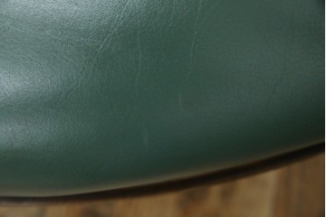 中古　美品　カリモク家具　domani(ドマーニ)　QUEENS LIFE(クイーンズライフ)　本革　優美なフォルムで格調高い雰囲気漂うダイニングチェア3脚　セット現行価格約66万円相当　(R-084600)