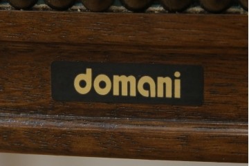 中古　美品　カリモク家具　domani(ドマーニ)　QUEENS LIFE(クイーンズライフ)　本革　優美なフォルムで格調高い雰囲気漂うダイニングチェア3脚　セット現行価格約66万円相当　(R-084600)