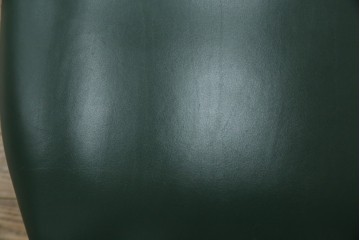 中古　美品　カリモク家具　domani(ドマーニ)　QUEENS LIFE(クイーンズライフ)　本革　優美なフォルムで格調高い雰囲気漂うダイニングチェア3脚　セット現行価格約66万円相当　(R-084600)