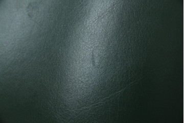 中古　美品　カリモク家具　domani(ドマーニ)　QUEENS LIFE(クイーンズライフ)　本革　優美なフォルムで格調高い雰囲気漂うダイニングチェア3脚　セット現行価格約66万円相当　(R-084600)