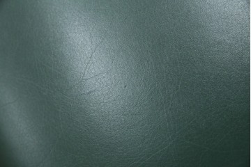 中古　美品　カリモク家具　domani(ドマーニ)　QUEENS LIFE(クイーンズライフ)　本革　優美なフォルムで格調高い雰囲気漂うダイニングチェア3脚　セット現行価格約66万円相当　(R-084600)