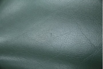 中古　美品　カリモク家具　domani(ドマーニ)　QUEENS LIFE(クイーンズライフ)　本革　優美なフォルムで格調高い雰囲気漂うダイニングチェア3脚　セット現行価格約66万円相当　(R-084600)