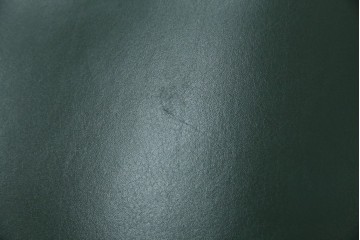 中古　美品　カリモク家具　domani(ドマーニ)　QUEENS LIFE(クイーンズライフ)　本革　優美なフォルムで格調高い雰囲気漂うダイニングチェア3脚　セット現行価格約66万円相当　(R-084600)