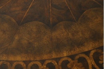 中古　MAITLAND-SMITH(メートランドスミス)　曲線を描くフレームと繊細な装飾が美しいアンティーク調のトレイテーブル　定価約38万円　(R-084601)