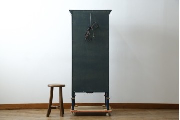 中古　小振りサイズ!!　高貴なロイヤルブルーと高級感あふれるゴールドの装飾が目を引く縦型キュリオケース　(R-084602)