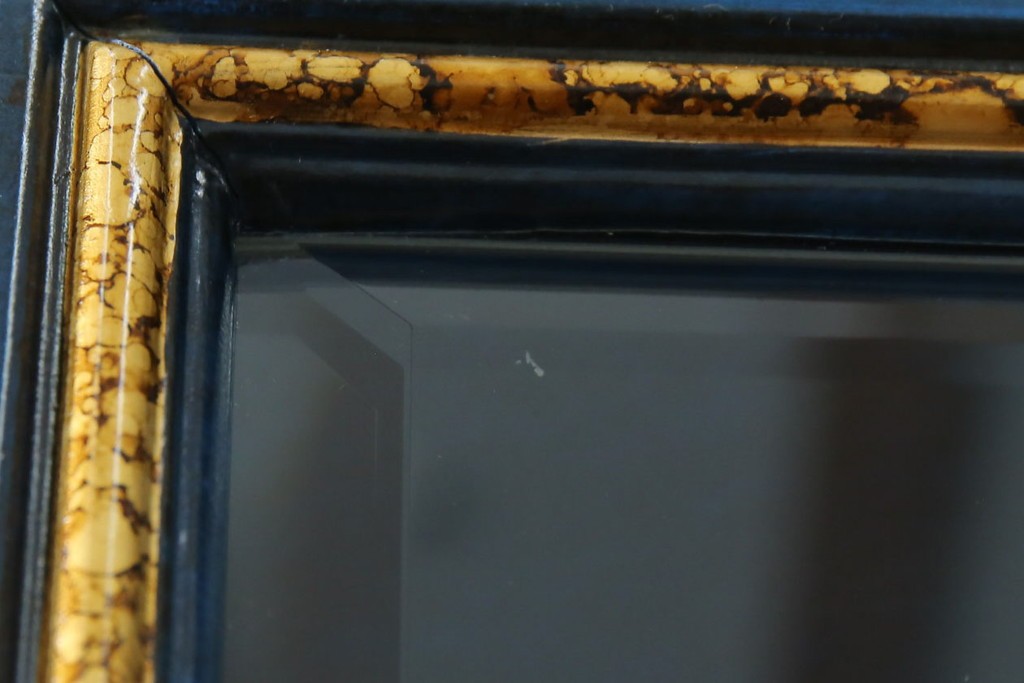 中古　小振りサイズ!!　高貴なロイヤルブルーと高級感あふれるゴールドの装飾が目を引く縦型キュリオケース　(R-084602)