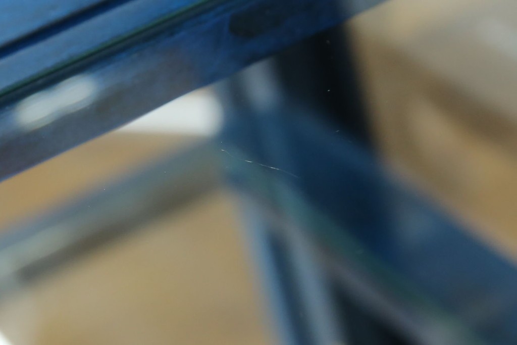 中古　小振りサイズ!!　高貴なロイヤルブルーと高級感あふれるゴールドの装飾が目を引く縦型キュリオケース　(R-084602)