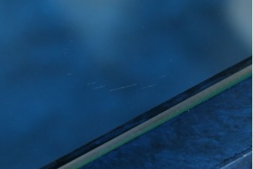 中古　小振りサイズ!!　高貴なロイヤルブルーと高級感あふれるゴールドの装飾が目を引く縦型キュリオケース　(R-084602)