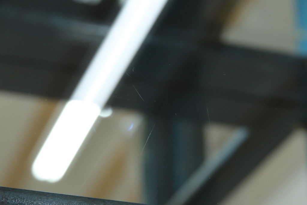 中古　高貴なロイヤルブルーと高級感あふれるゴールドの装飾　クラシカルな縦型キュリオケース　(R-084603)