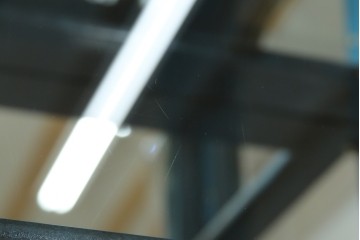 中古　高貴なロイヤルブルーと高級感あふれるゴールドの装飾　クラシカルな縦型キュリオケース　(R-084603)