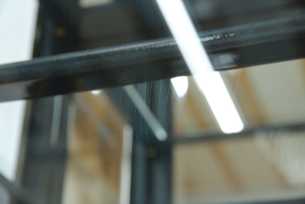 中古　高貴なロイヤルブルーと高級感あふれるゴールドの装飾　クラシカルな縦型キュリオケース　(R-084603)