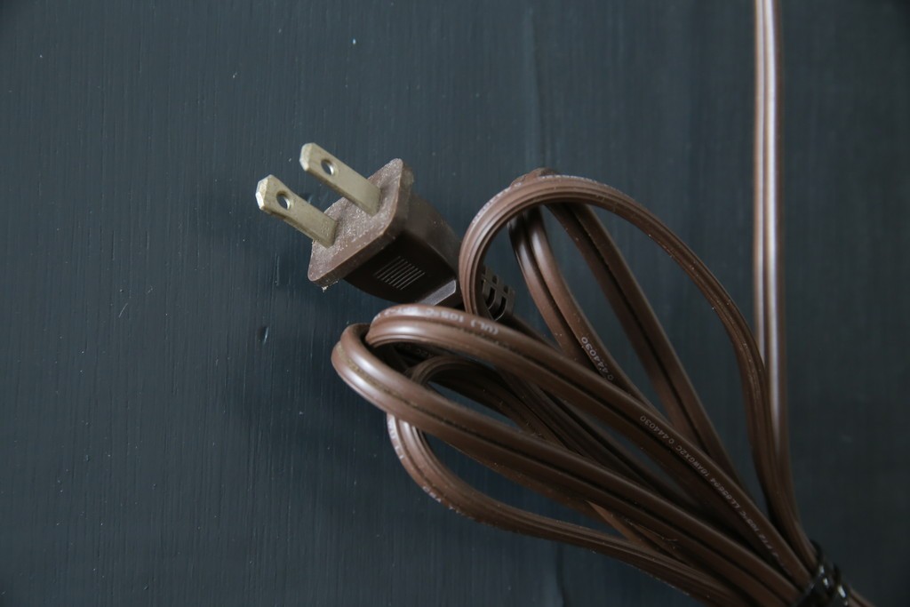 中古　高貴なロイヤルブルーと高級感あふれるゴールドの装飾　クラシカルな縦型キュリオケース　(R-084603)