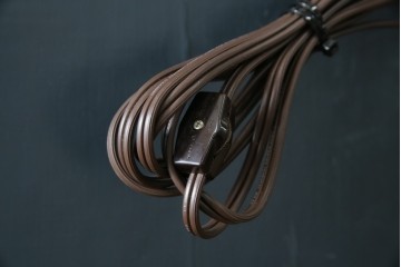 中古　高貴なロイヤルブルーと高級感あふれるゴールドの装飾　クラシカルな縦型キュリオケース　(R-084603)