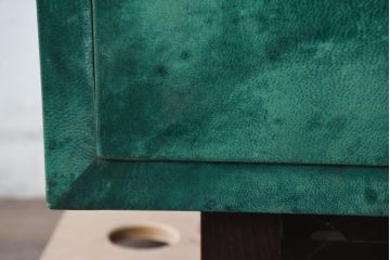 イタリアビンテージ　美品!!　希少!!　イタリア高級家具　アルド・トゥーラ(ALDO TURA)　仔山羊革張り　空間を彩るグリーンがアクセントになる個性派ワードローブ(洋服タンス、ジャケットタンス、収納棚、戸棚、ヴィンテージ)(R-084605)