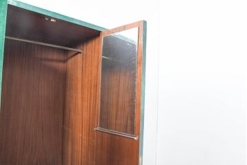 イタリアビンテージ　美品!!　希少!!　イタリア高級家具　アルド・トゥーラ(ALDO TURA)　仔山羊革張り　空間を彩るグリーンがアクセントになる個性派ワードローブ(洋服タンス、ジャケットタンス、収納棚、戸棚、ヴィンテージ)(R-084605)