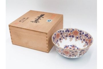 深川製磁　有田焼　染付　色絵　金彩　花唐草文　宮内庁御用達　約18cm　5.7寸　繊細な金彩と鮮やかな花柄が見事な菓子器(鉢、菓子皿、和皿、和食器、共箱付き、五寸七分)(R-084615)