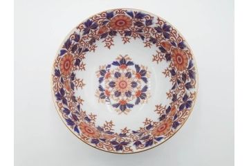 深川製磁　有田焼　染付　色絵　金彩　花唐草文　宮内庁御用達　約18cm　5.7寸　繊細な金彩と鮮やかな花柄が見事な菓子器(鉢、菓子皿、和皿、和食器、共箱付き、五寸七分)(R-084615)