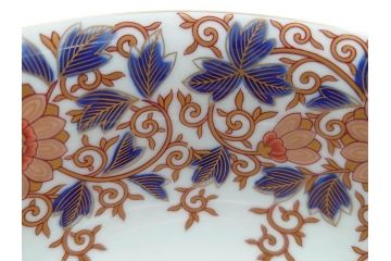 深川製磁　有田焼　染付　色絵　金彩　花唐草文　宮内庁御用達　約18cm　5.7寸　繊細な金彩と鮮やかな花柄が見事な菓子器(鉢、菓子皿、和皿、和食器、共箱付き、五寸七分)(R-084615)