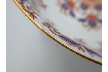 深川製磁　有田焼　染付　色絵　金彩　花唐草文　宮内庁御用達　約18cm　5.7寸　繊細な金彩と鮮やかな花柄が見事な菓子器(鉢、菓子皿、和皿、和食器、共箱付き、五寸七分)(R-084615)