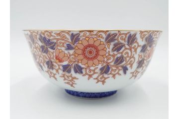 深川製磁　有田焼　染付　色絵　金彩　花唐草文　宮内庁御用達　約18cm　5.7寸　繊細な金彩と鮮やかな花柄が見事な菓子器(鉢、菓子皿、和皿、和食器、共箱付き、五寸七分)(R-084615)