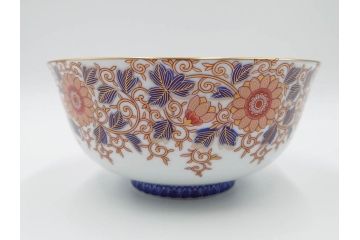 深川製磁　有田焼　染付　色絵　金彩　花唐草文　宮内庁御用達　約18cm　5.7寸　繊細な金彩と鮮やかな花柄が見事な菓子器(鉢、菓子皿、和皿、和食器、共箱付き、五寸七分)(R-084615)