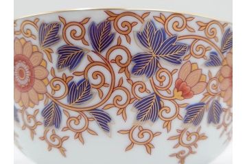 深川製磁　有田焼　染付　色絵　金彩　花唐草文　宮内庁御用達　約18cm　5.7寸　繊細な金彩と鮮やかな花柄が見事な菓子器(鉢、菓子皿、和皿、和食器、共箱付き、五寸七分)(R-084615)